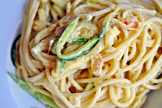 espaguetis-curry-calabacin